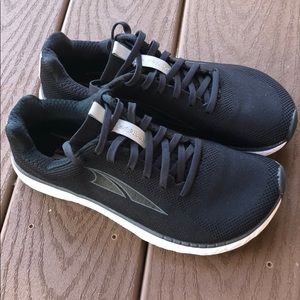 Women’s altra tennis shoes. Escalate 1.5 size 6.5